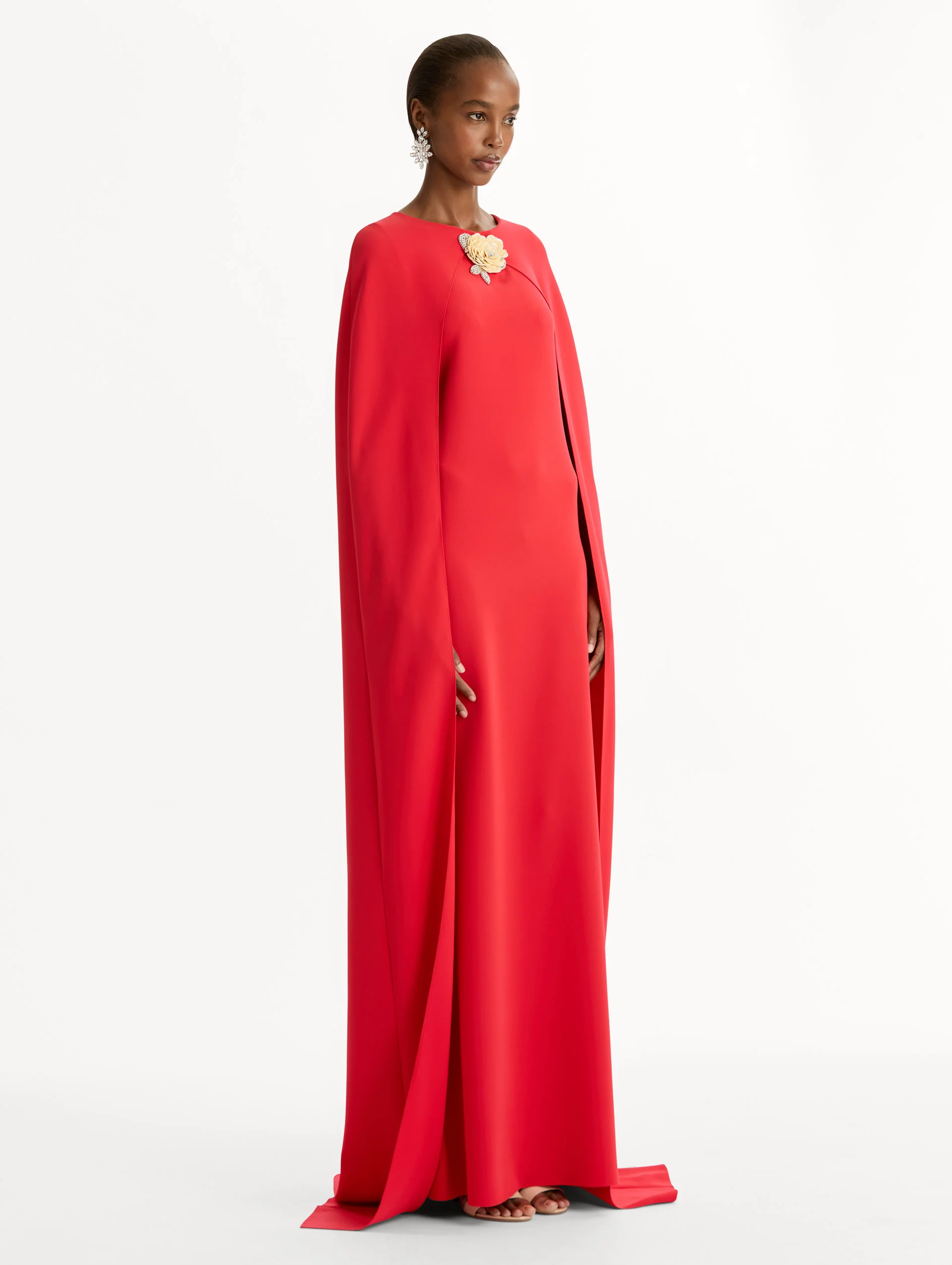 Brooch Embroidered Cape-Back Caftan - Image 4
