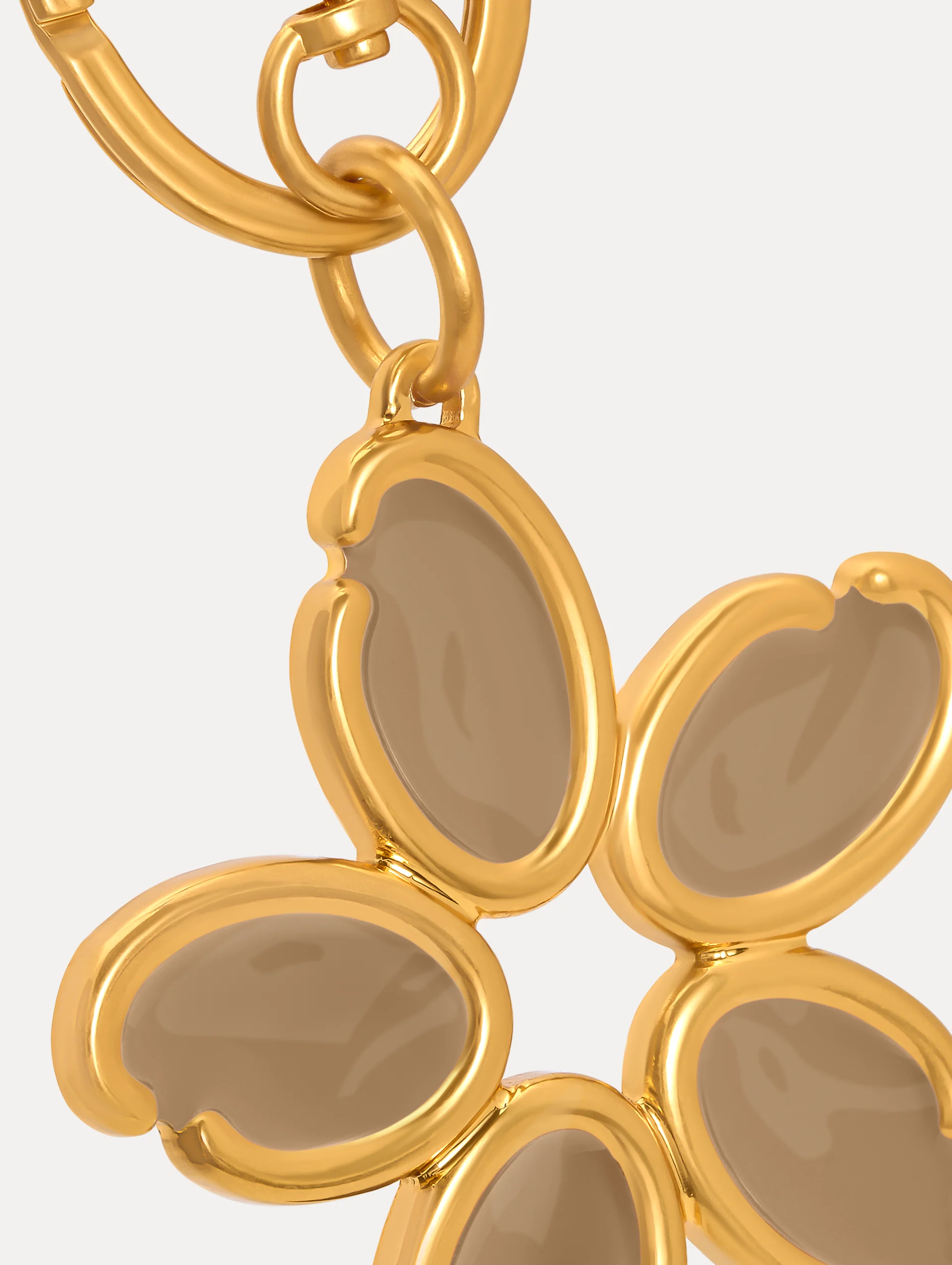Enamel O Flower Key Chain - Image 3