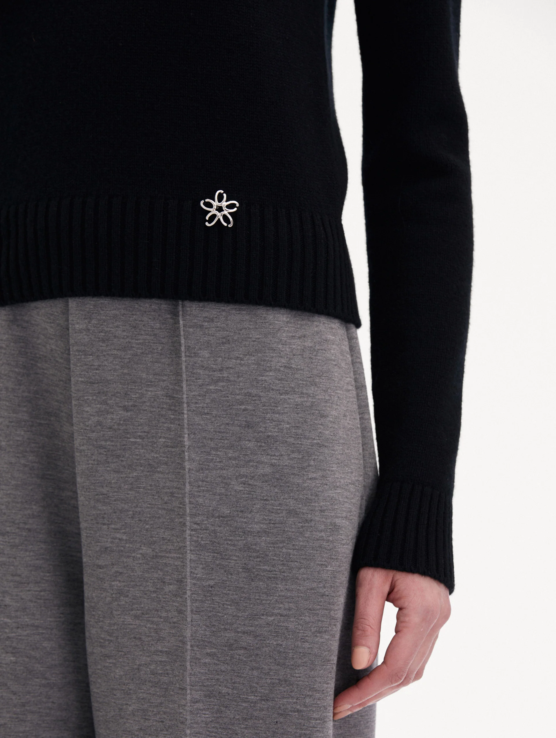 O Flower Cashmere Pullover - Image 6