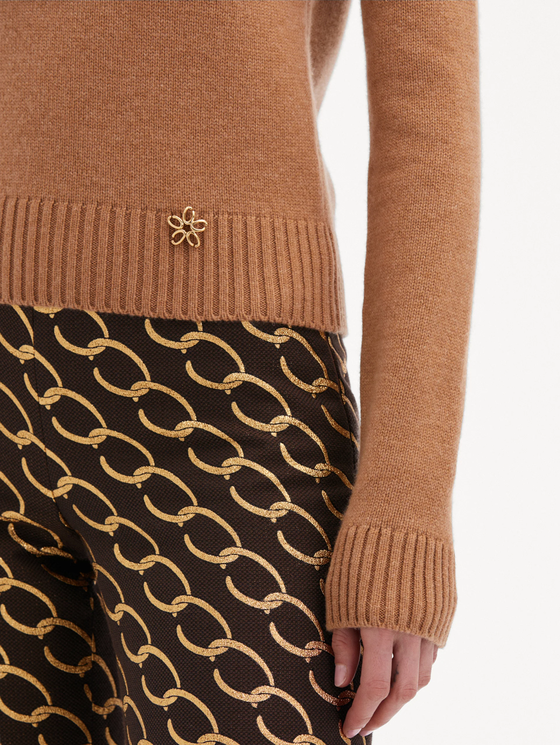 O Flower Cashmere Pullover - Image 6