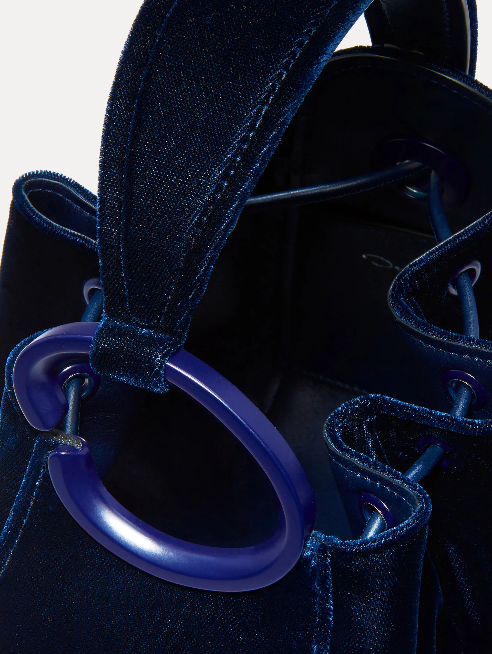 Velvet O Handle Bag - Image 3